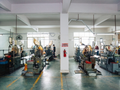 新藝螺絲廠自動車床車間