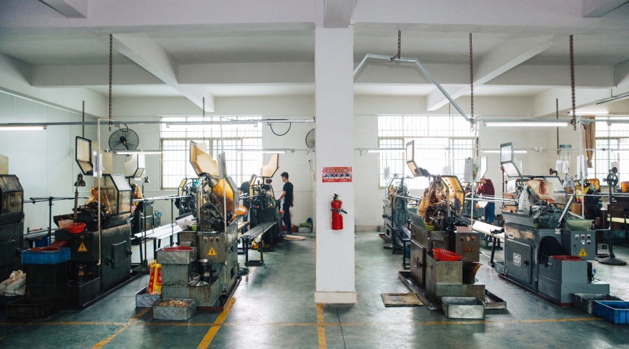 新藝螺絲廠自動車床車間